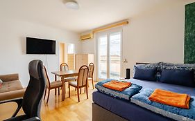 Close To City Centre And Next To Wien Hbf And Easy From Airport